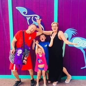 Meet your Posher, Buddy